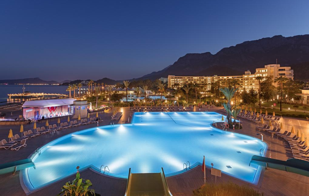 Турецкий отель зимой, не многолюдно, но все так же красиво.