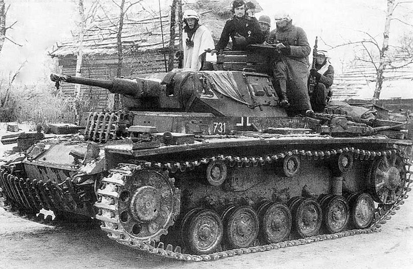 Примерно так выглядел основной немецкий танк в 1941-м. Не самая мощная пушка, прямо скажем (на фото танк Pz.III, тройка, то есть, с орудием калибра 50-мм/L42)