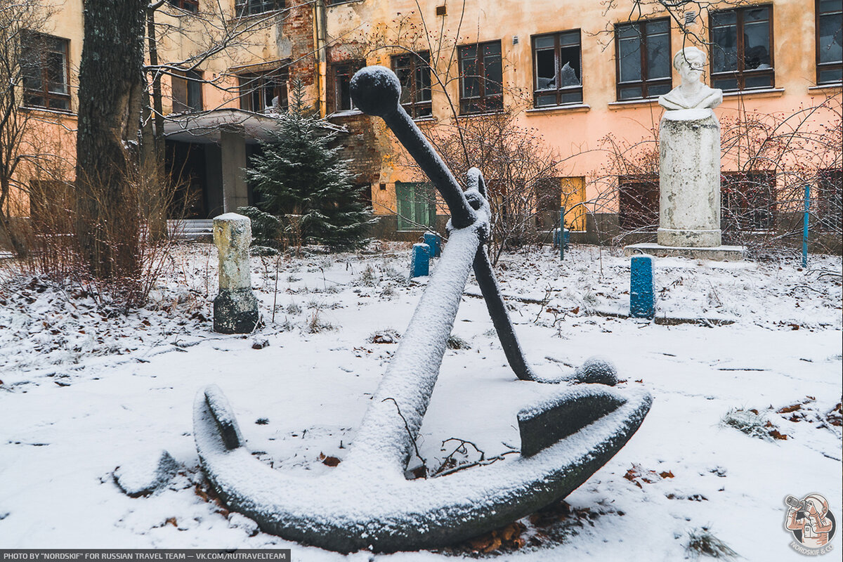 Заглянул в заброшенную войсковую часть 1953 года. Показываю, что я там увидел ?⚓