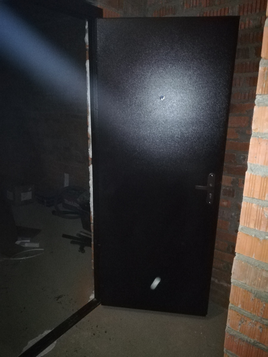 Фотки конечно г__но, но постараюсь их в будущем заменить. Снимал когда еще не было света.