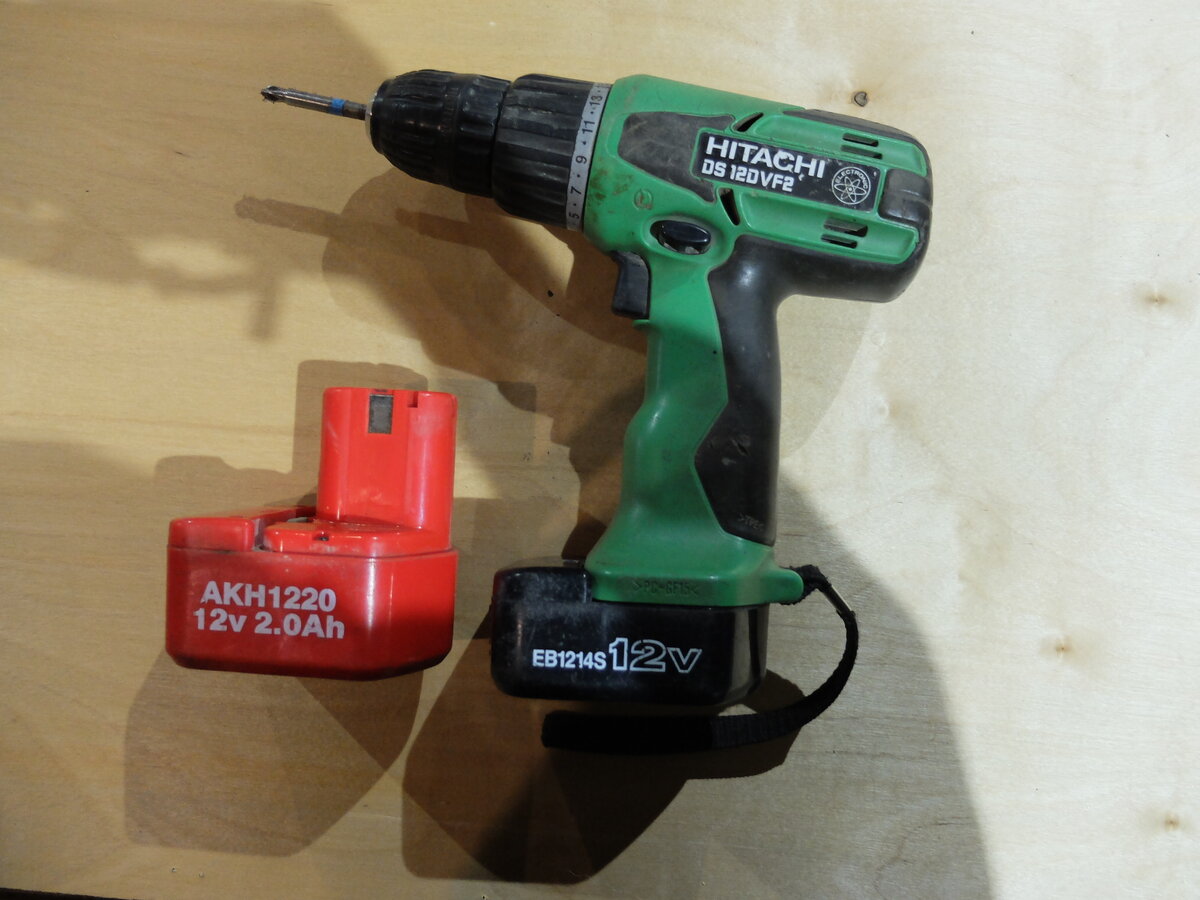 Шуруповёрт на 12 Вольт.