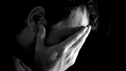 Слезы мужчины. Мужик плачет. Мужские слезы. К чему снится плач. Слезы мужчины.
