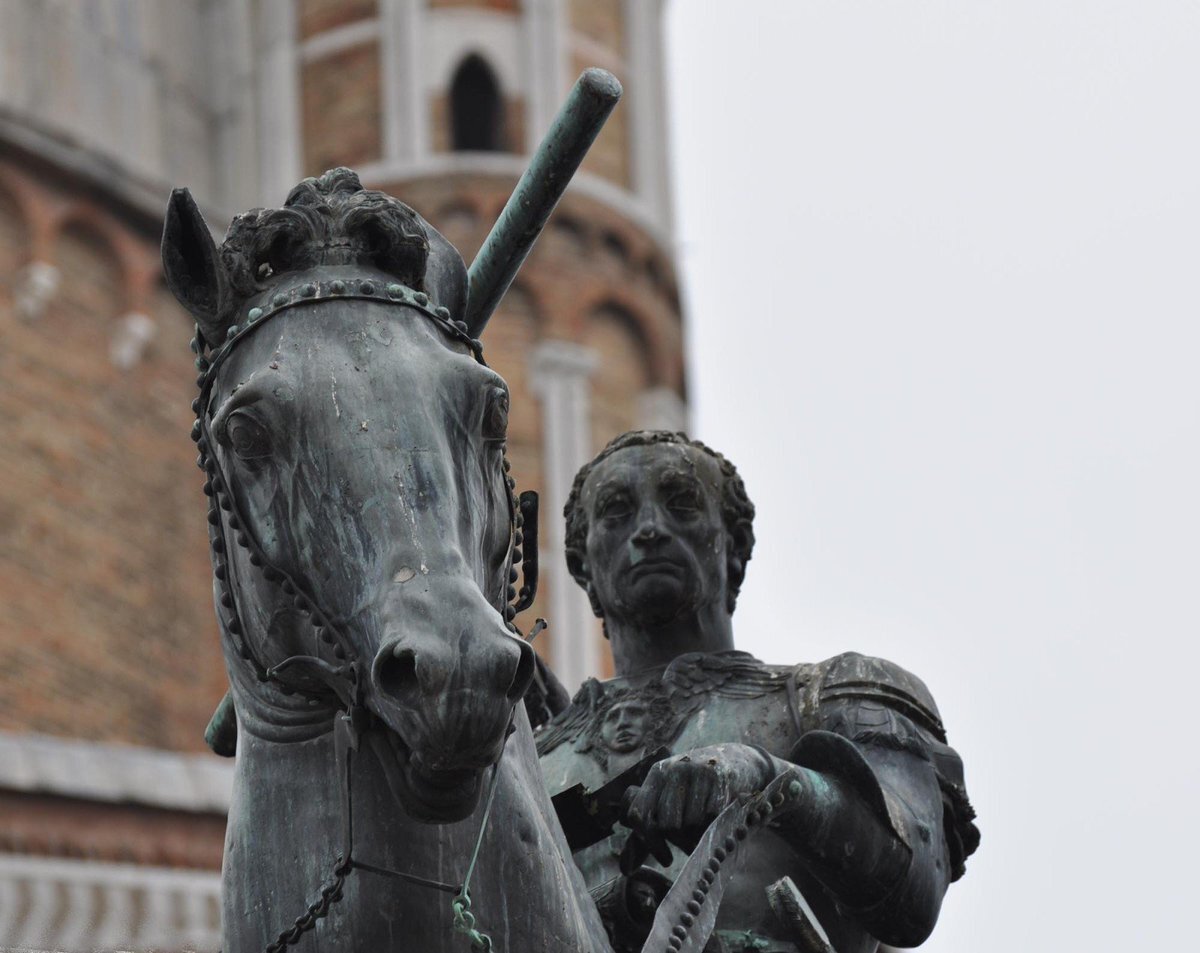 Конная статуя гаттамелата. Конный памятник кондотьера гаттамелаты. Донателло кондотьер гаттамелата. Конный памятник кондотьеру гаттамелате. Конная статуя гаттамелата.