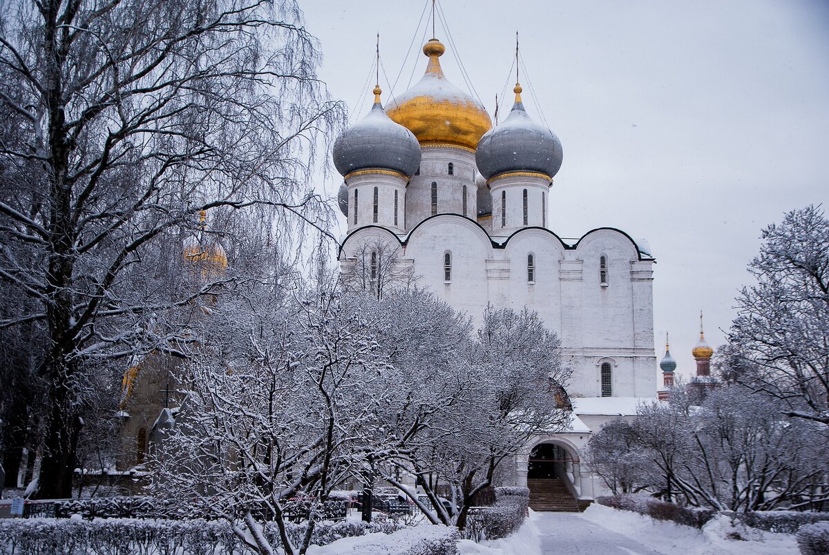 Храм вдали от людей.