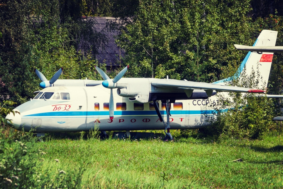 Бе 30. L 410 СССР. Бе-32 кабина. Музей ВВС Монино самолёт бе-32. Бериев бе-30.