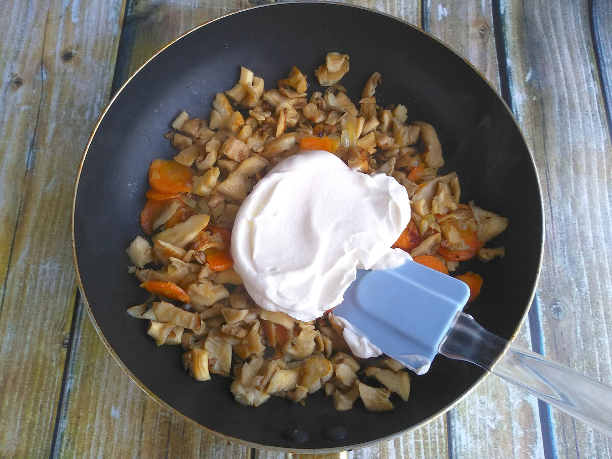 Рецепт приготовления говяжьего языка в сметане с грибами: это очень вкусно — берите на заметку