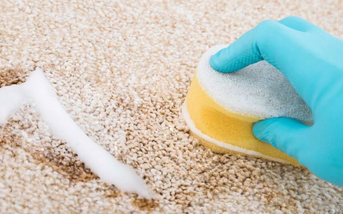 5 способов удалить масляное пятно с ковра
