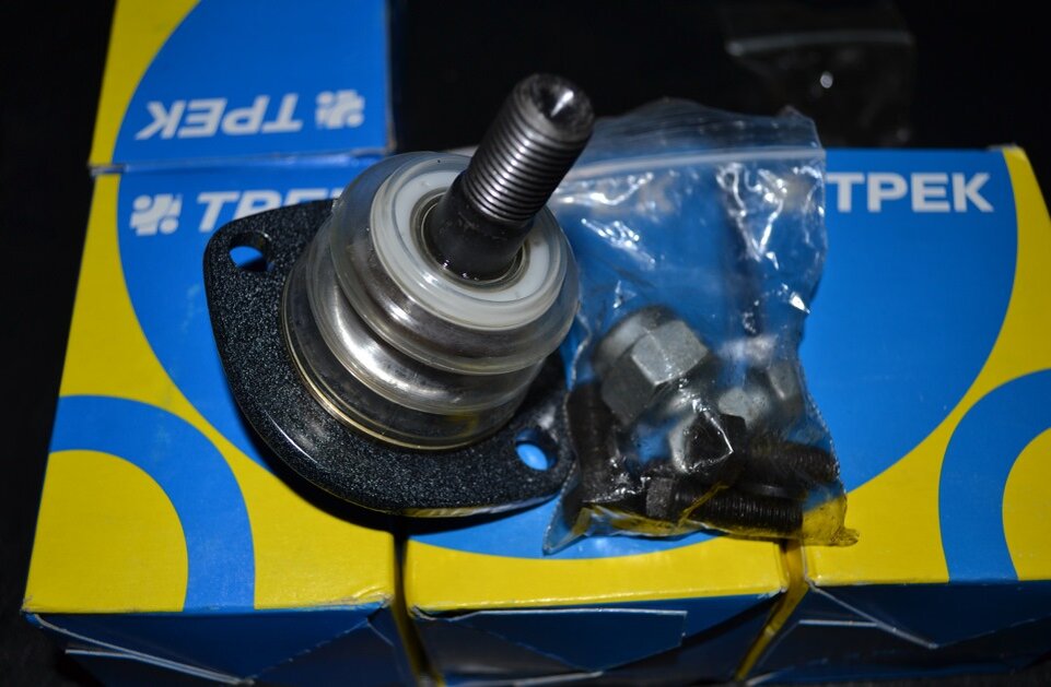 Еще две шаровые и рисунок был бы собран)