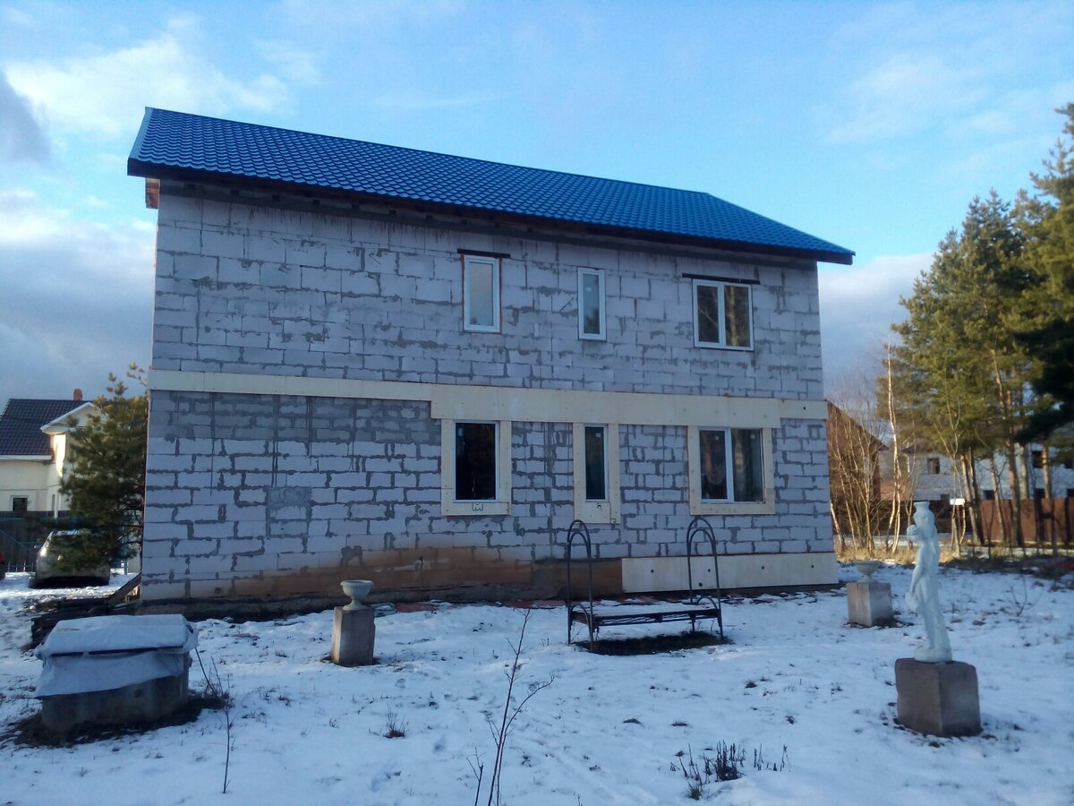 Наш дом со стороны участка