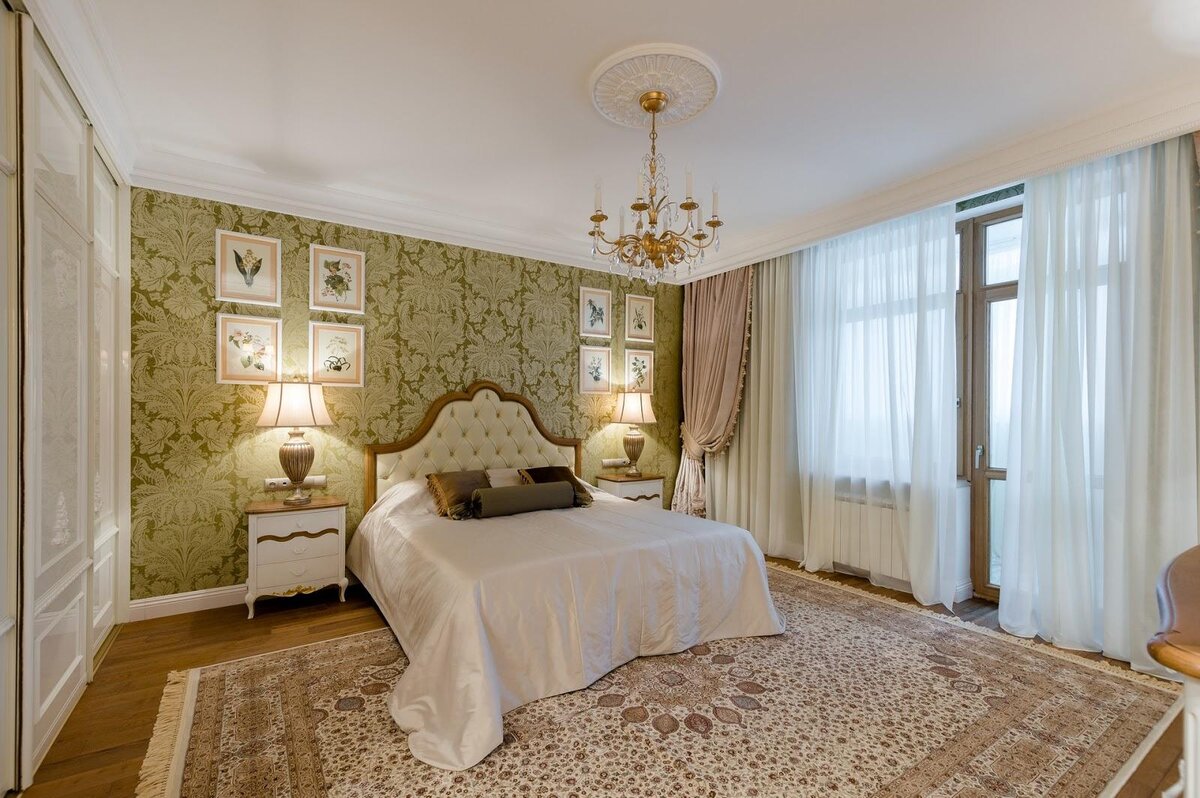 Ковер сохраняет тепло, выполняет декоративную функцию и создает уют. 