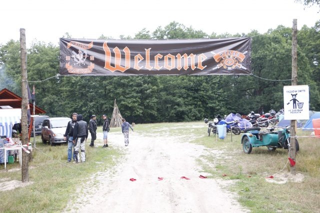 Байкерская культура изначально является достаточно закрытой. Строгие правила вступления в клубы, отличительные знаки и одежда. Все это делает мир байкеров интересным и загадочным. И шанс ближе познакомиться с этой культурой есть, пожалуй, только на мотофестивале.