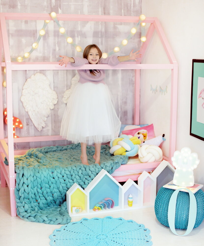 Плюс такой кровати в том, что она подходит детям от года и до подростков