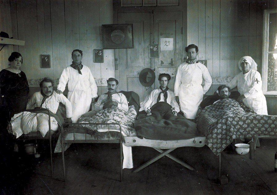 Чума испанка. Эпидемия 1918 года в мире испанка грипп. Испанка грипп эпидемия 1918.