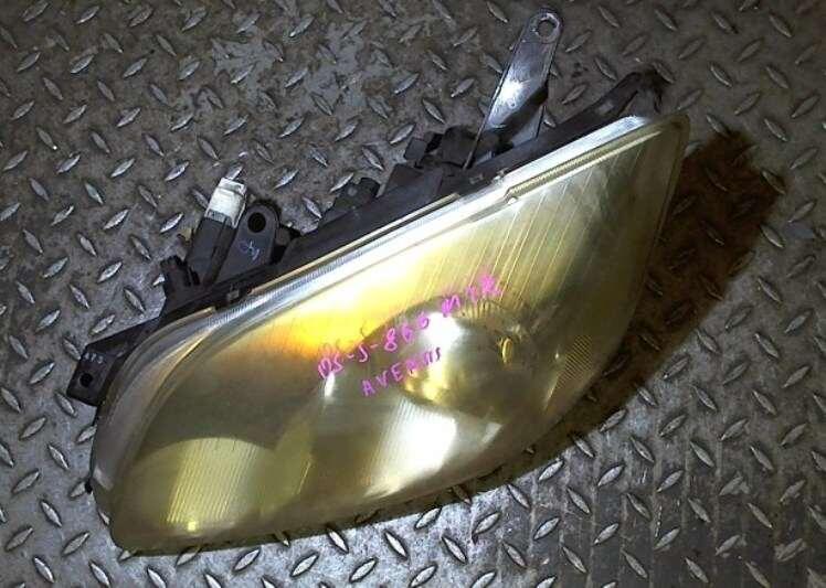 
К кузову японского автомобиля претензий нет, а вот к его передней оптике есть. Мало того, что фары Avensis нередко запотевают, так еще и зеркало светоотражателя в них осыпается уже через 2-3 года эксплуатации автомобиля. Как итог – фары перестают должным образом освещать дорогу. Кроме этого после 7-9 лет эксплуатации на Toyota Avensis обычно выходит из строя моторчик омывателя фар. Именно по этой причине, на разборке, крайне редко можно найти живые фары, а то, что предлагают китайцы, годится только для внешнего вида при продаже т.к. светит довольно плохо.