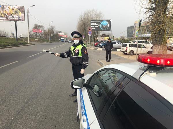  Кроме того, помещения где проводится прием граждан регулярно дезинфицируются.

Из-за пандемии коронавируса сотрудники органов внутренних дел Ростовской области усилили медико-санитарные меры. Об этом сообщили 26 марта в отделе пропаганды донского УГИБДД.
