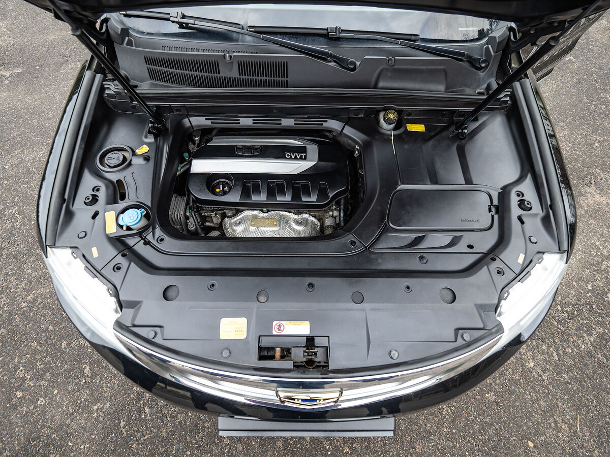 Джили атлас двигатель и коробка. Обзор Geely Atlas Pro низ мотора. Как открыть капот Geely Atlas Pro. Как открывается капот на Джили атлас. Где открывается капот в Geely Atlas