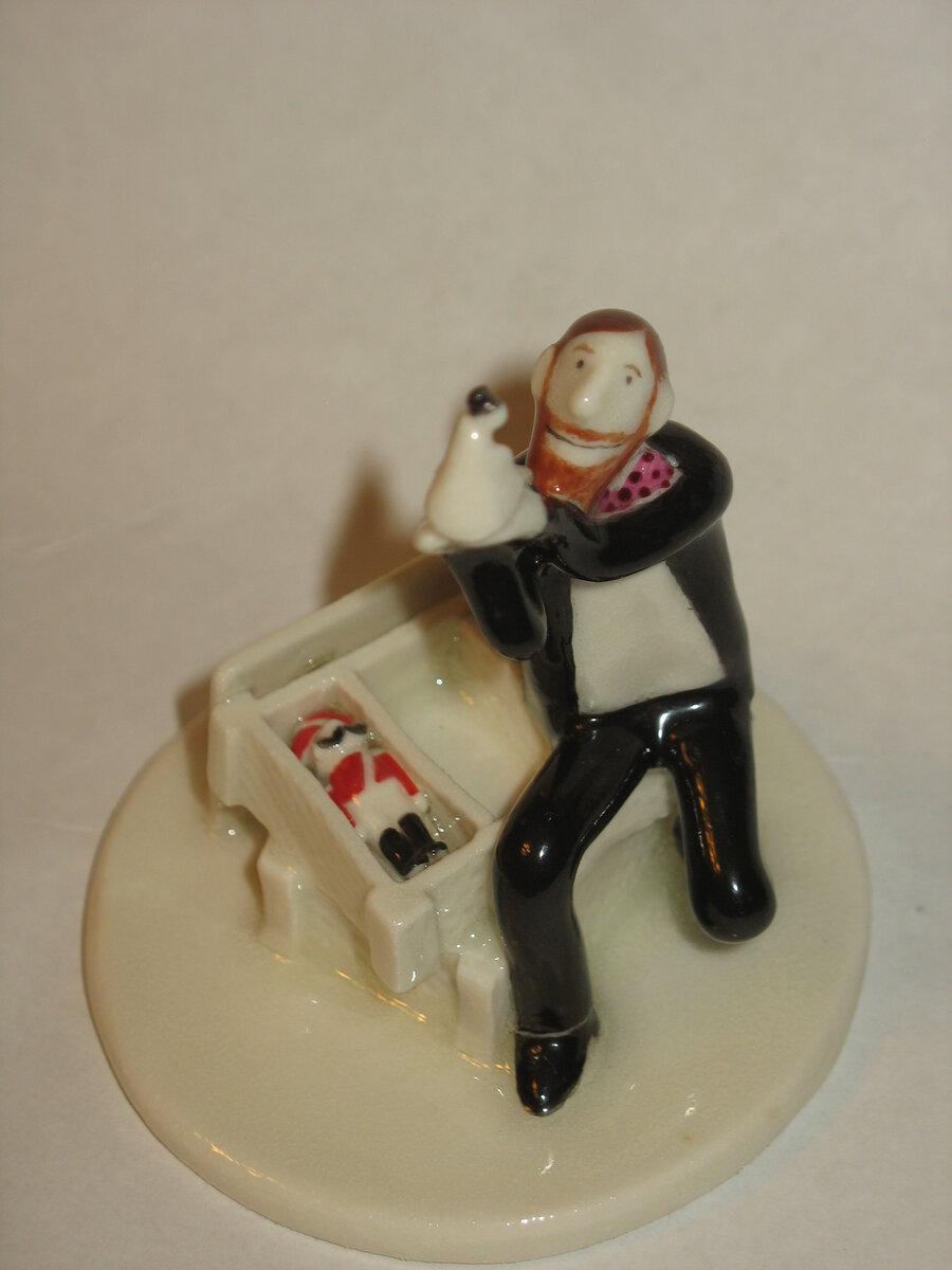 Василий Шлычков и Елена Малявина. Скульптура «Я люблю свою работу» (владельческое название). 2018