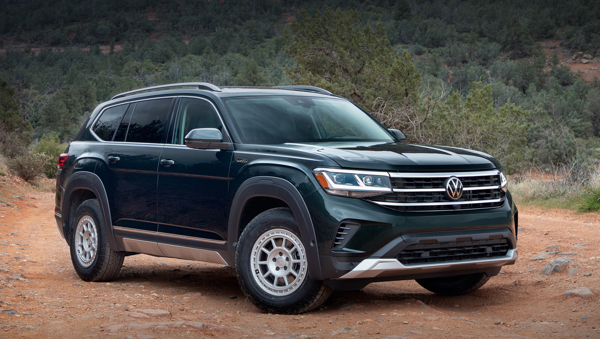 Volkswagen Atlas с пакетом Basecamp пойдёт в продажу в апреле–мае 2020 года. Пластиковый обвес по периметру кузова с металлическими накладками на бамперах оценивается в $2500 (196 тысяч рублей).