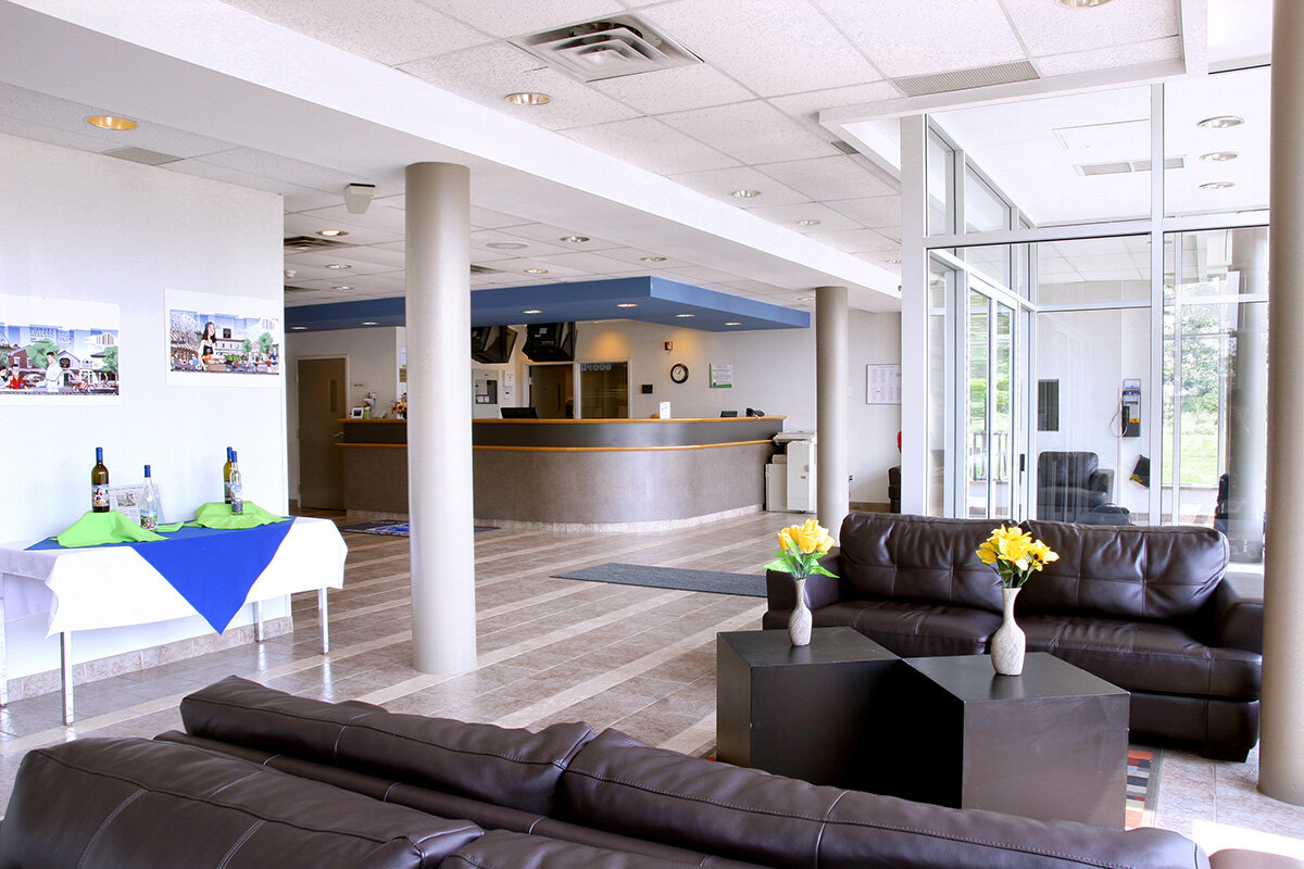 Холл общежития и место консьержа