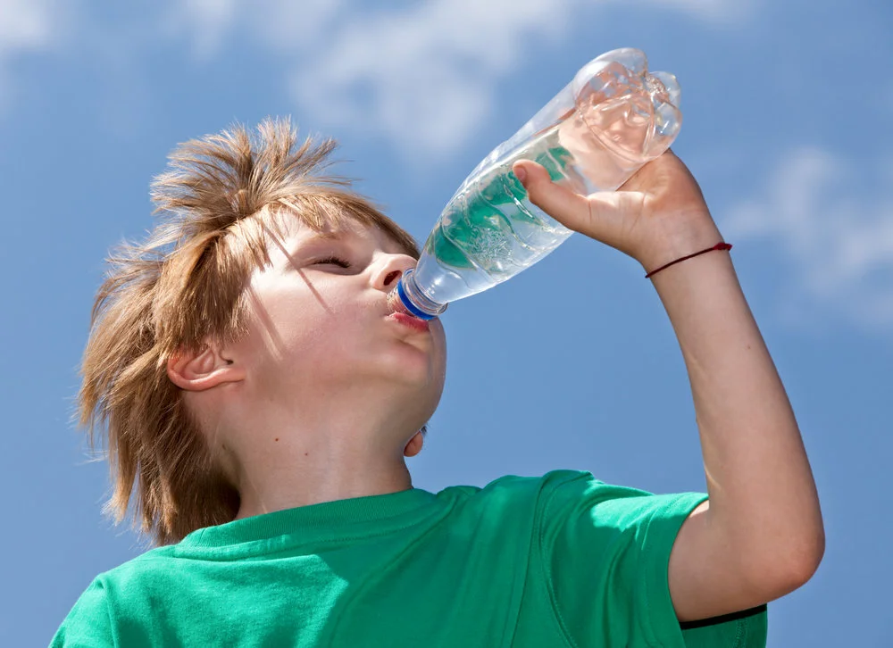 Дети воды. Жажда у детей. Ребенок пьет воду. Вода и человек.