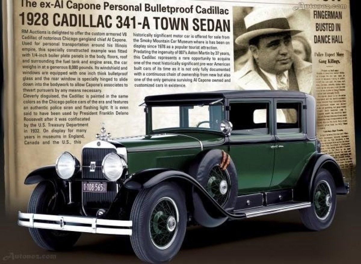 Бронированный Cadillac 341-A Town Sedan, перекрашенный в цвета автомобилей полиции Чикаго 