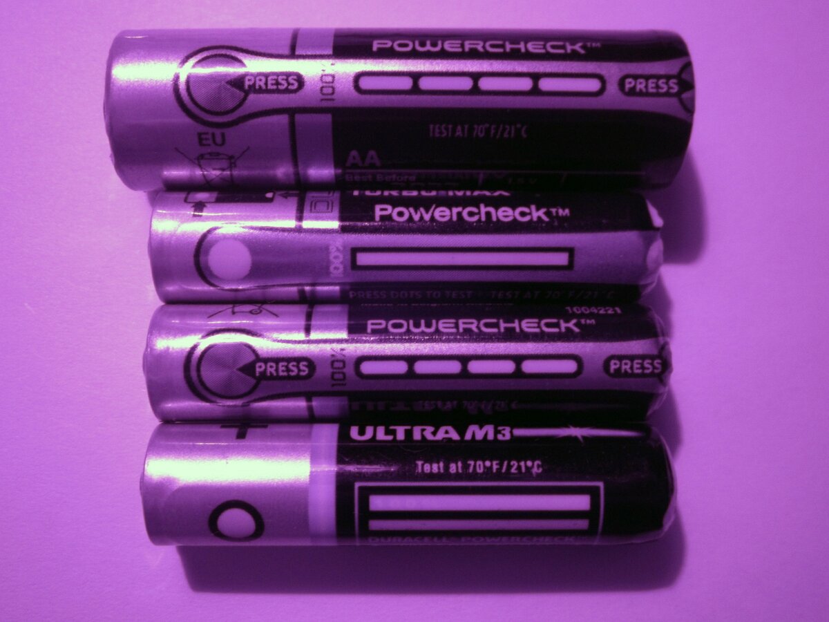 Как работает индикатор заряда Duracell Powercheck. Потребляемый ток ...