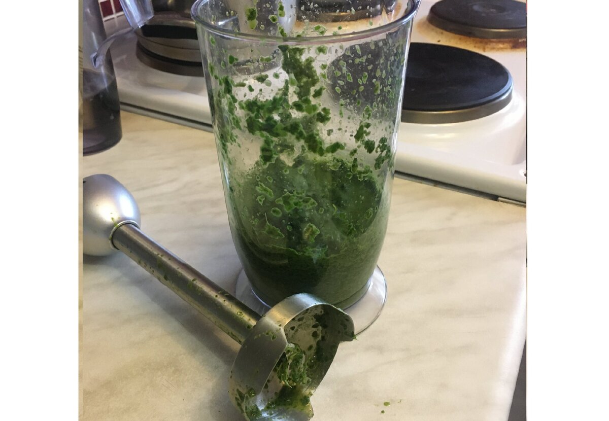 Вот сколько пюре из подорожника у меня получилось сегодня.