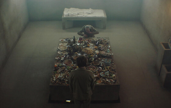 Кадр фильма Платформа 2019. Источник: https://www.kinopoisk.ru/film/1134778/