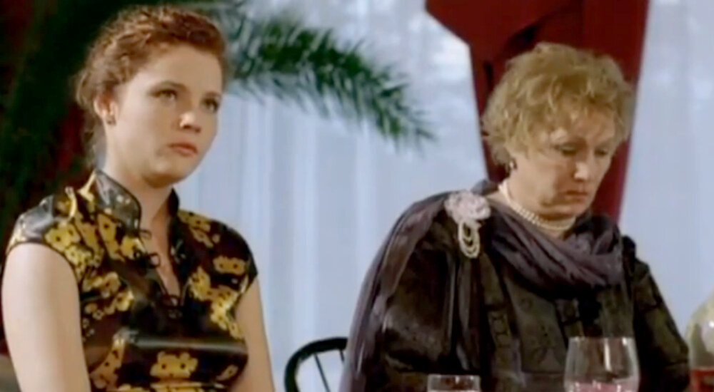 Екатерина Вуличенко в роли Варвары. Кадр из кинофильма "Самара-городок", 2004 г., режиссер Павел Снисаренко, сценаристы Дмитрий Константинов, Алена Званцова. Скриншот кадра для иллюстрации