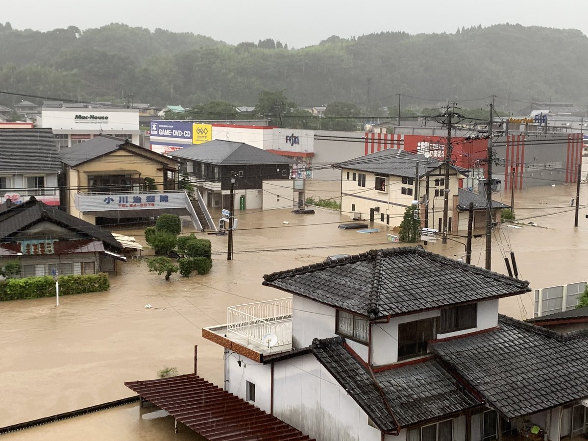Затопленные дома - жители эвакуированы