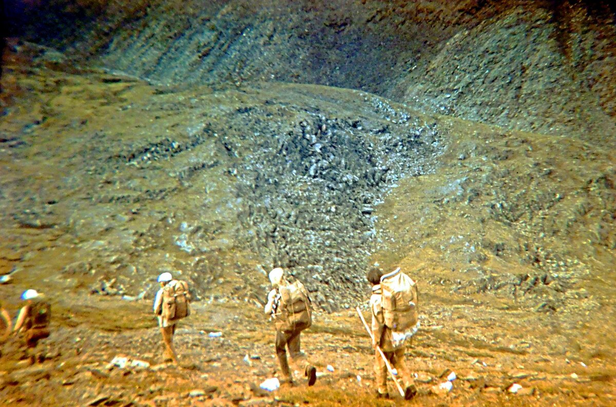 Спуск с перевала Саган-Сайр Дабан