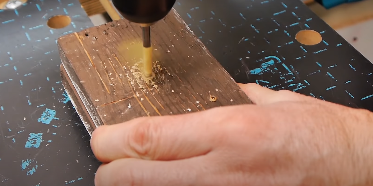 Опилки не будут мешать сверлению