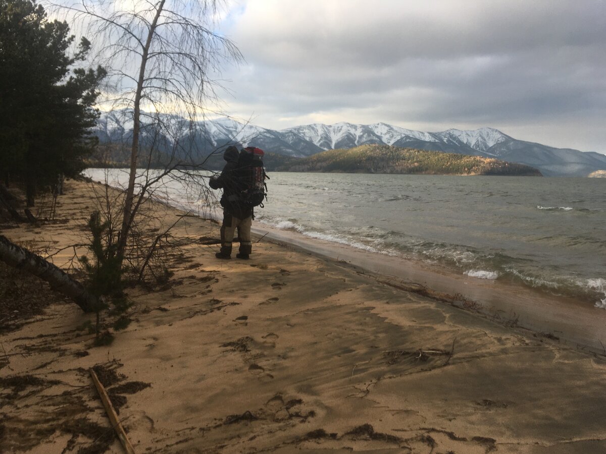 Пляж через день заметёт снегом.