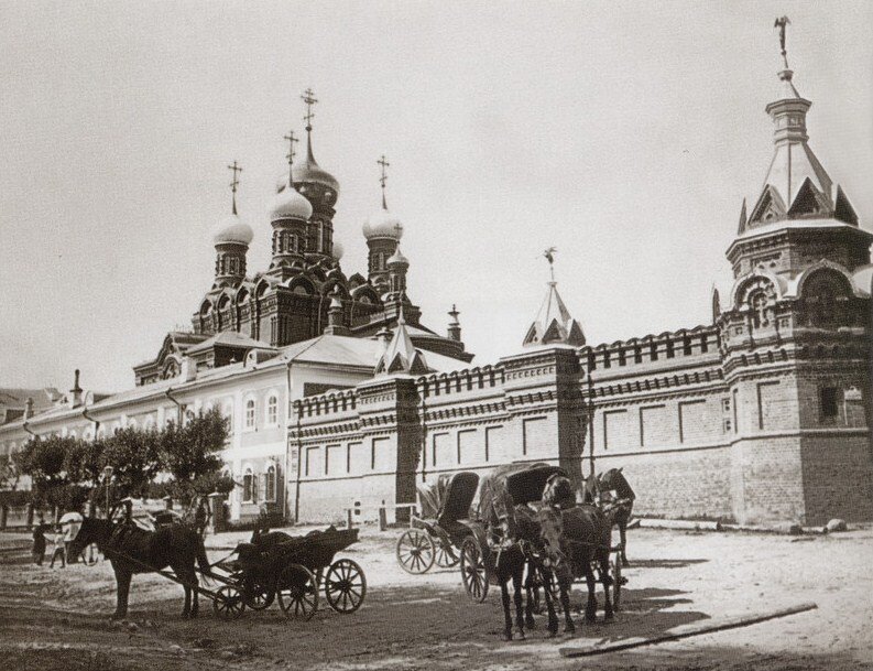 В 1921 году скит был закрыт, братия переведена в Гефсиманский скит, закрытый в 1924 году. На территории Черниговского скита размещалась тюрьма, позже интернаты для инвалидов и склады. 