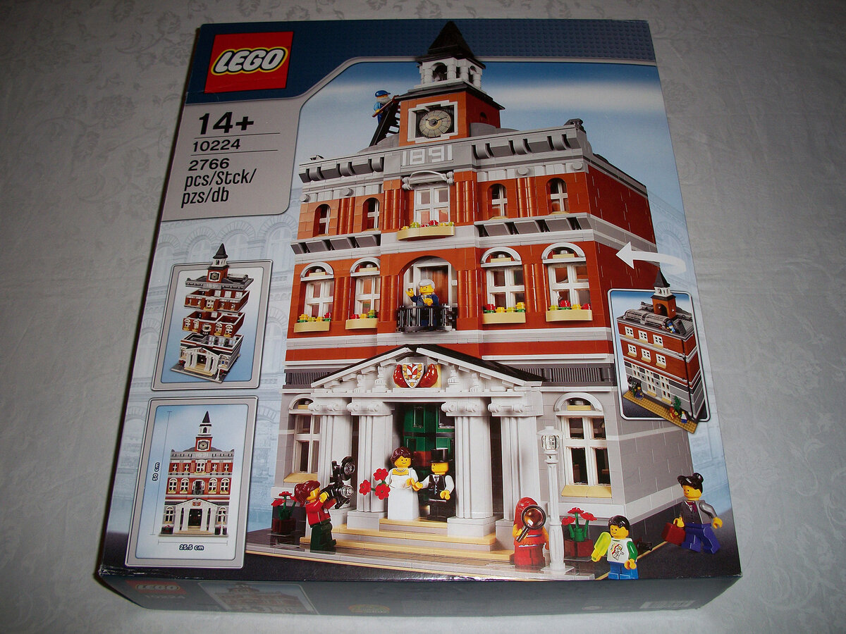 LEGO 10224 Town Hall: фронтальная сторона коробки.