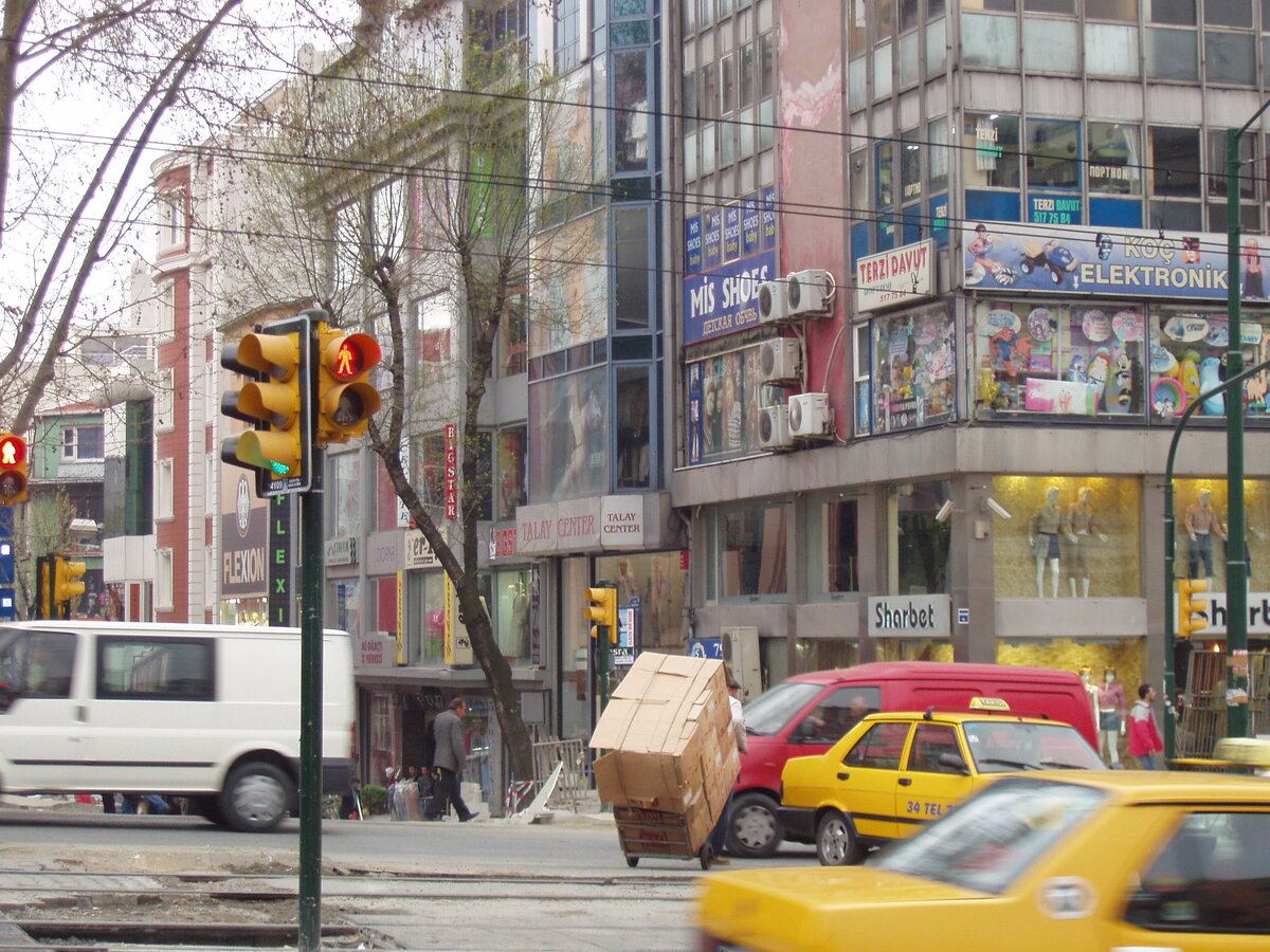 Район оптовой торговли Лалели в г. Стамбул (Турция) пользуется большой популярностью среди русских туристов