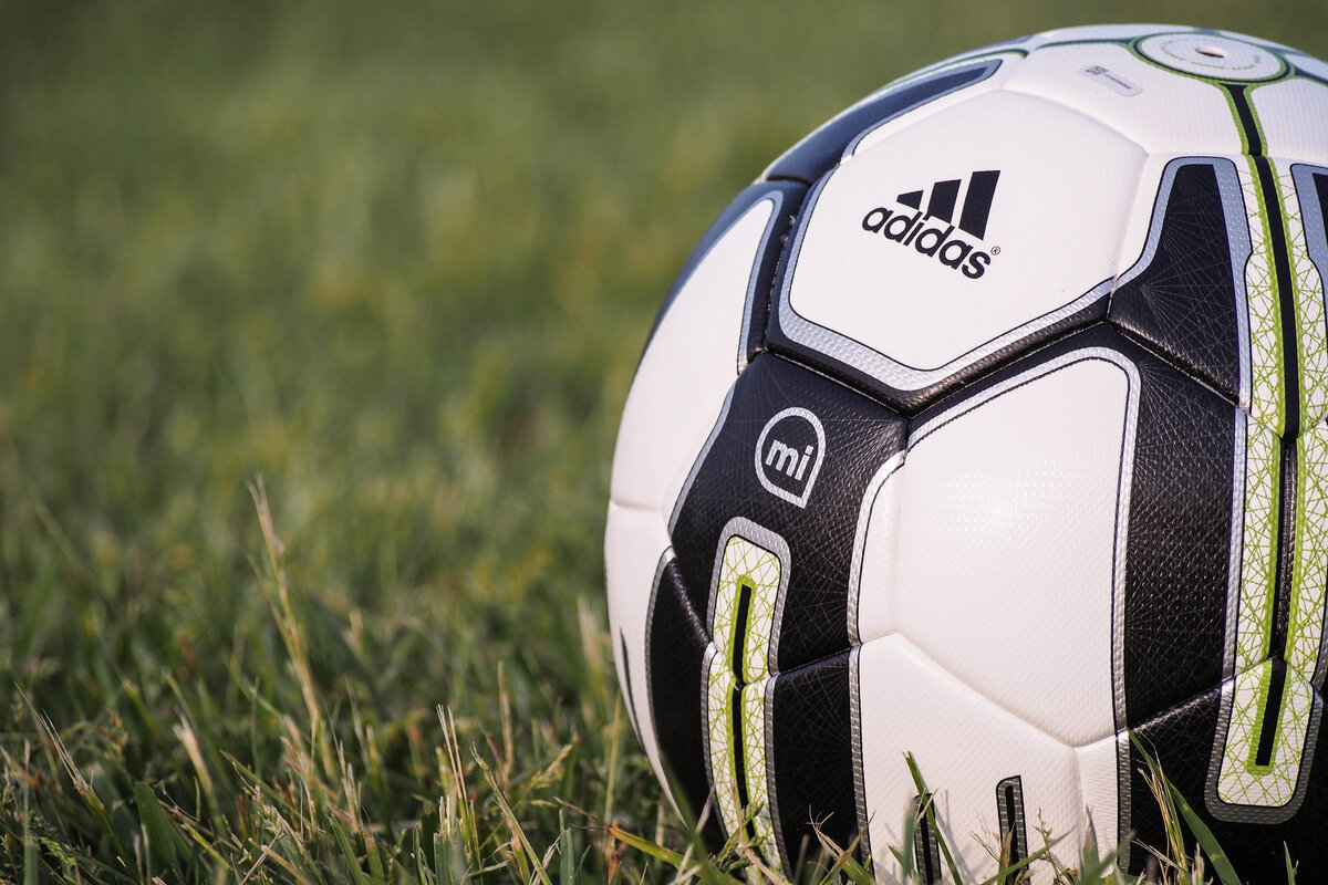 Футбольный мяч. Источник фото: https://clck.ru/USUEi