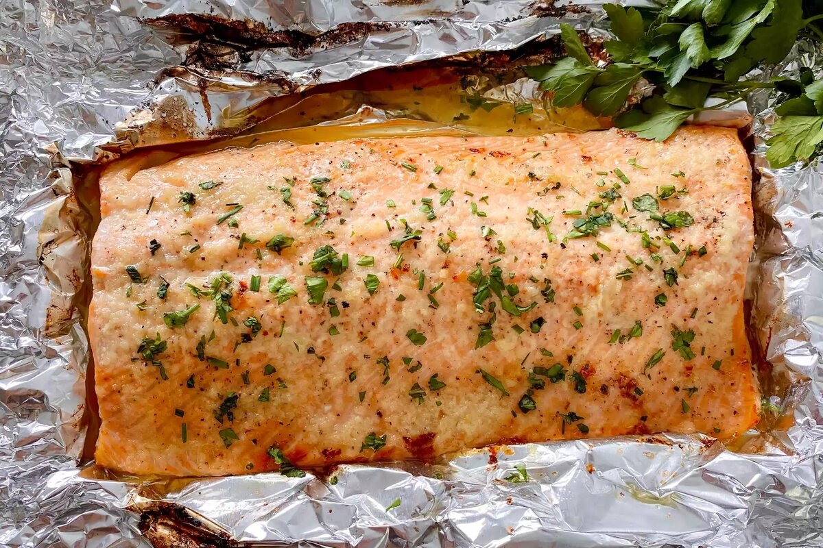 Рецепт запеченного лосося в фольге: быстро и вкусно