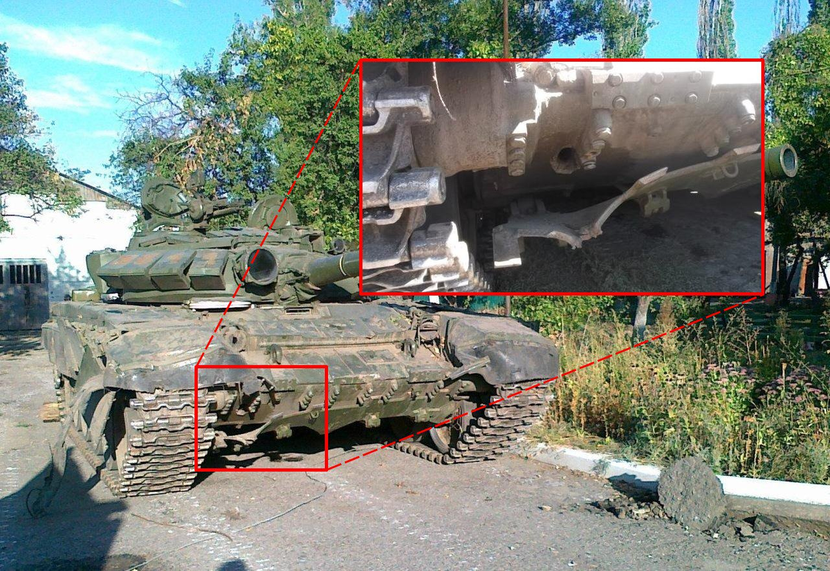 Разрыв танков. Т 72 пробитие. Танк т72 поврежденный. Броня танка т 72. Подбитый т-72б3.