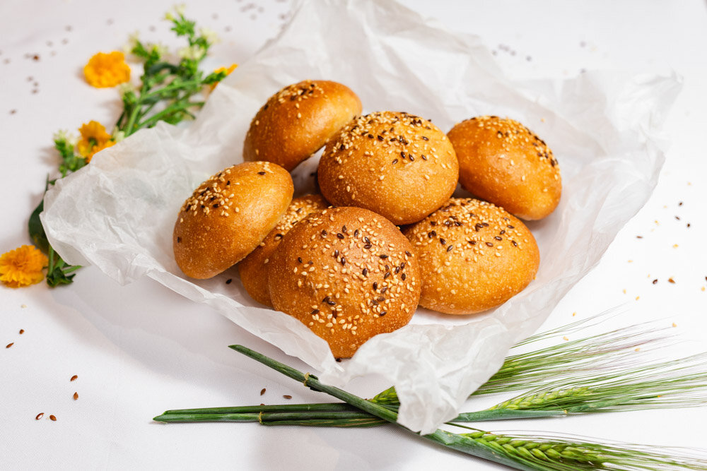 Выпечка с черным кунжутом