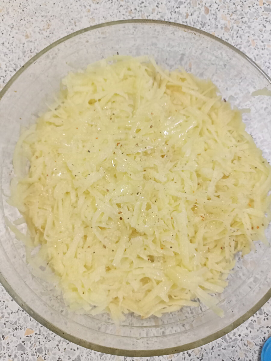 Тертый картофель - первый слой