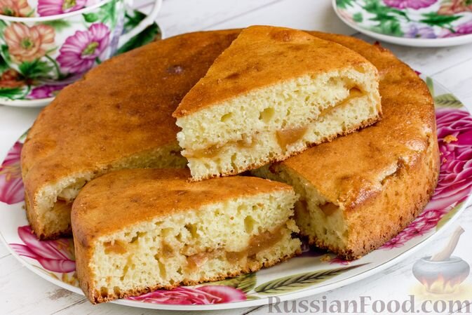 крупа манная, мука, кефир, яйца, варенье яблочное, сахар, разрыхлитель