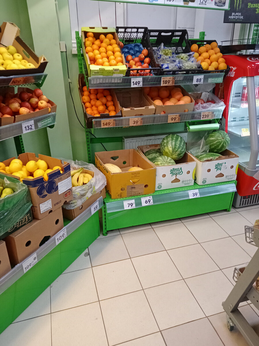 фото витрины магазина июль 2021