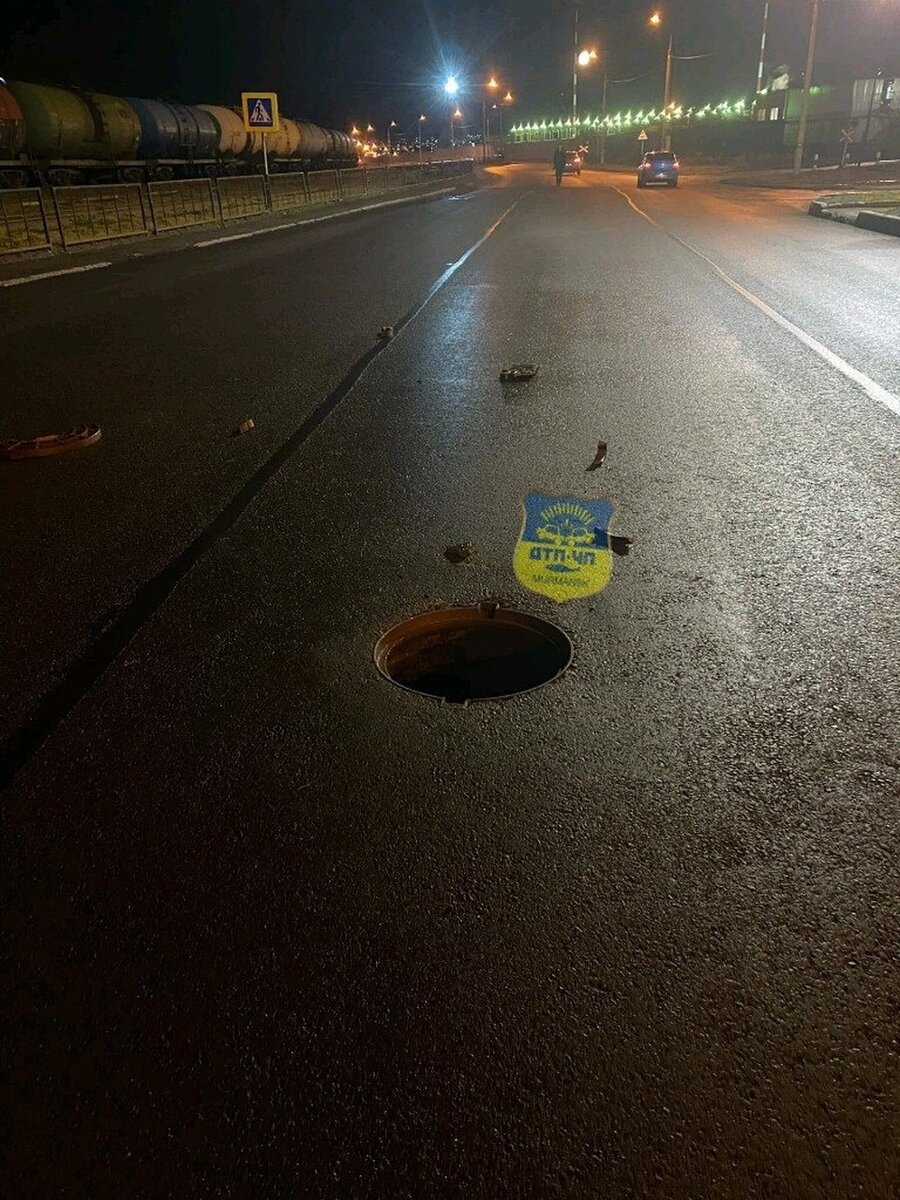     Люки на улице Подгорной оказались с сюрпризом. Фото: Артем Подгурский