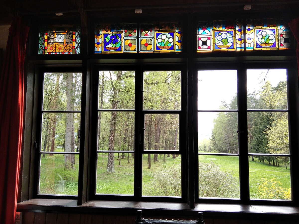 Фото автора, вид из главного здания усадьбы Поленово.