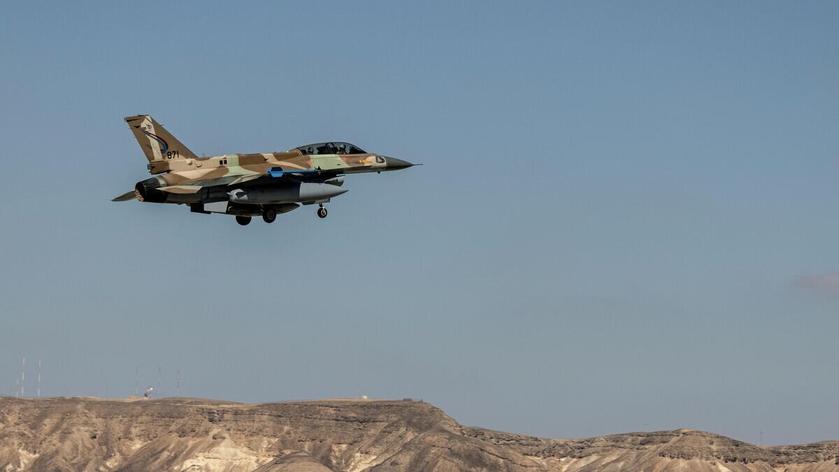    Истребитель F-16 Fighting Falcon ВВС Израиля© AP Photo / Tsafrir Abayov