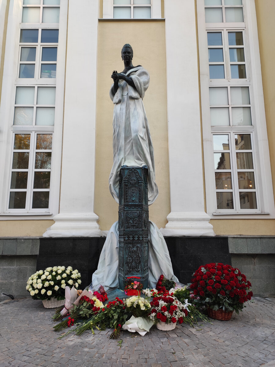 памятник галине улановой в стокгольме