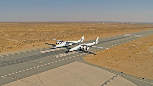    Самолёт-носитель Stratolaunch (сс) Robert Sullivan