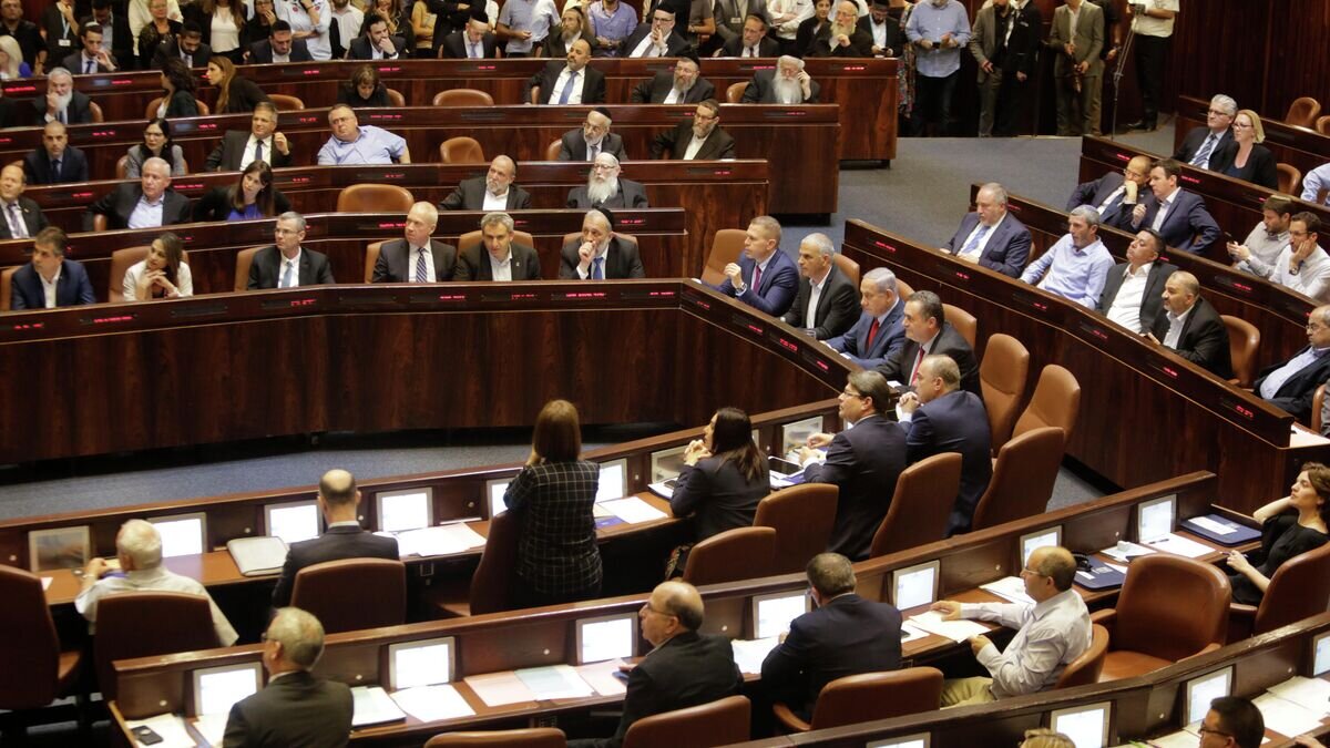    Министры и парламентарии Израиля перед голосованием в Кнессете. 29 мая 2019 © AP Photo / Sebastian Scheiner