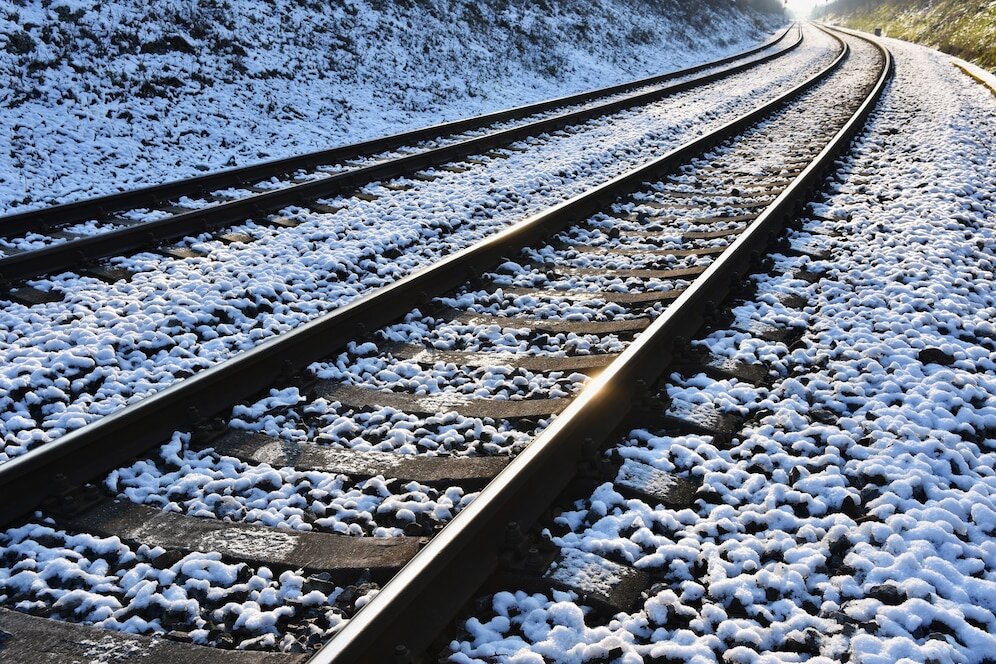 Фото жд пути (припорошило мелким снегом)